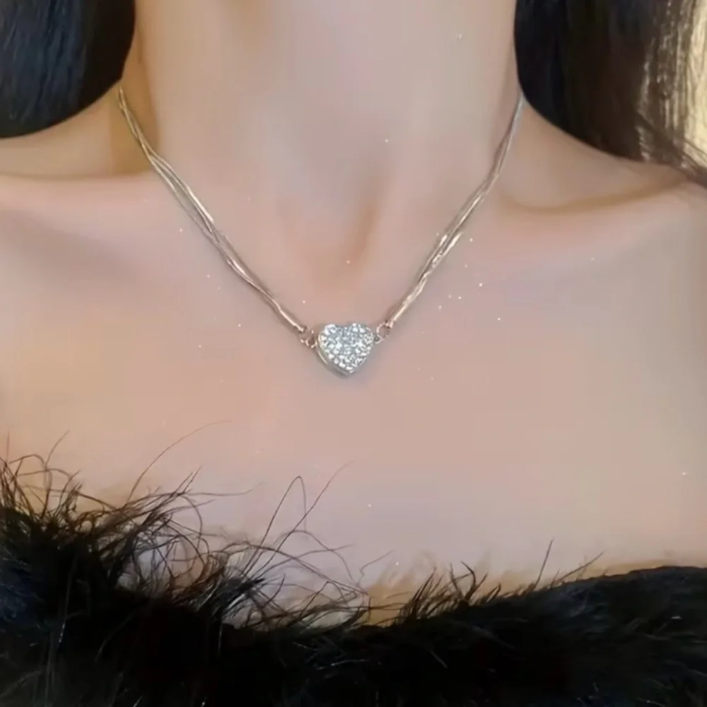 Elegant Silver Heart Pendant Necklace - Picture 3 of 4